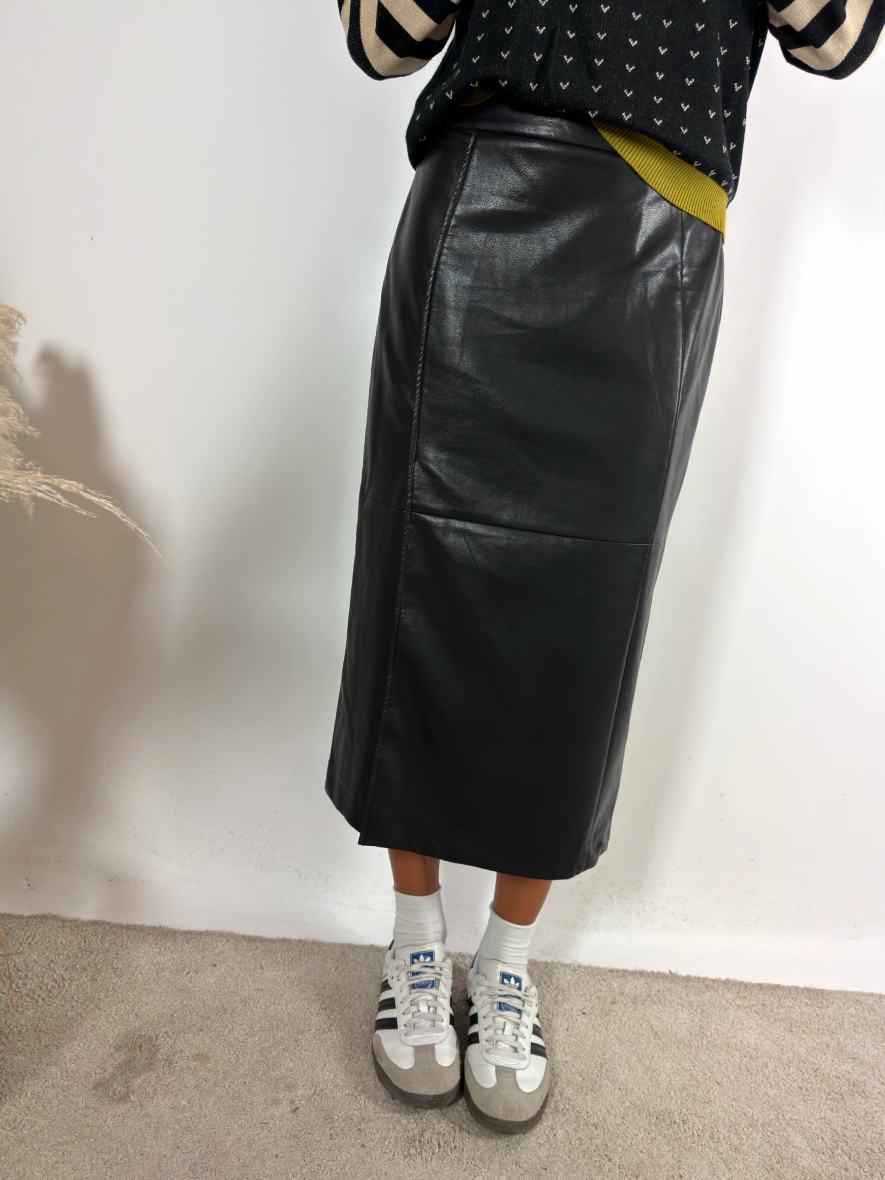Gonna Matita Soft Leather Nero Surkana