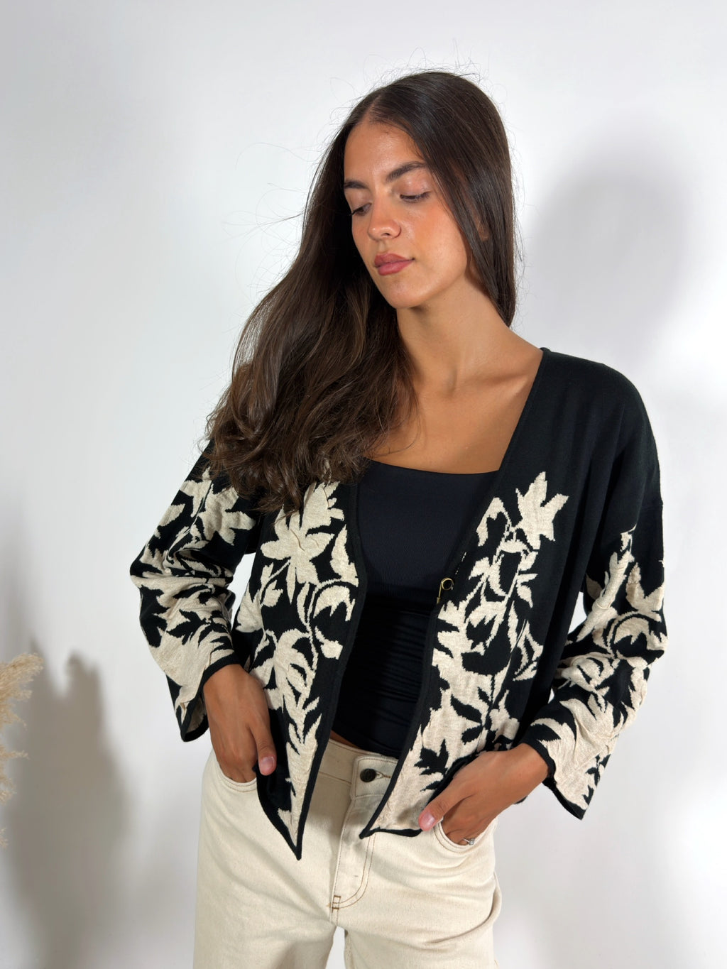 Giacca Kimono Maglia Ricamo Jacquard Latte/Nero Surkana