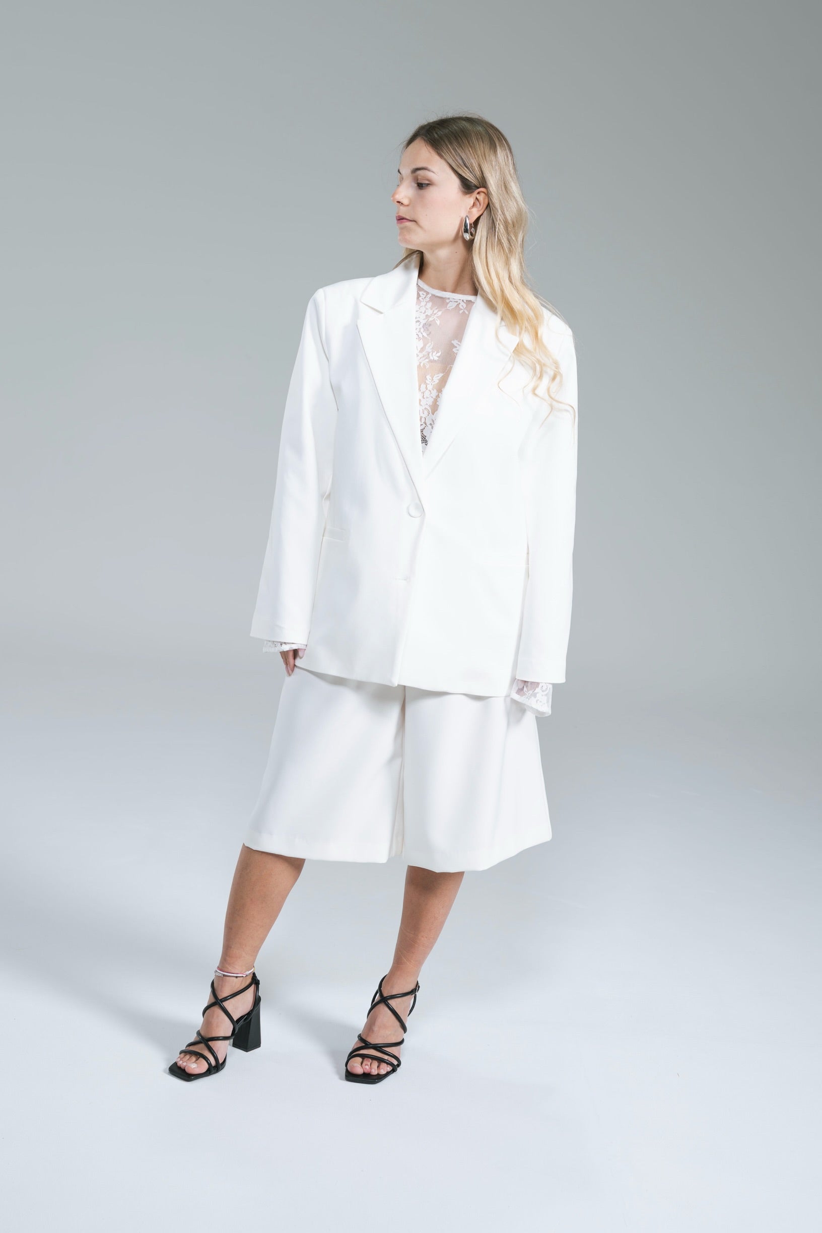 Bermuda Elegance Kostumn1 Bianco