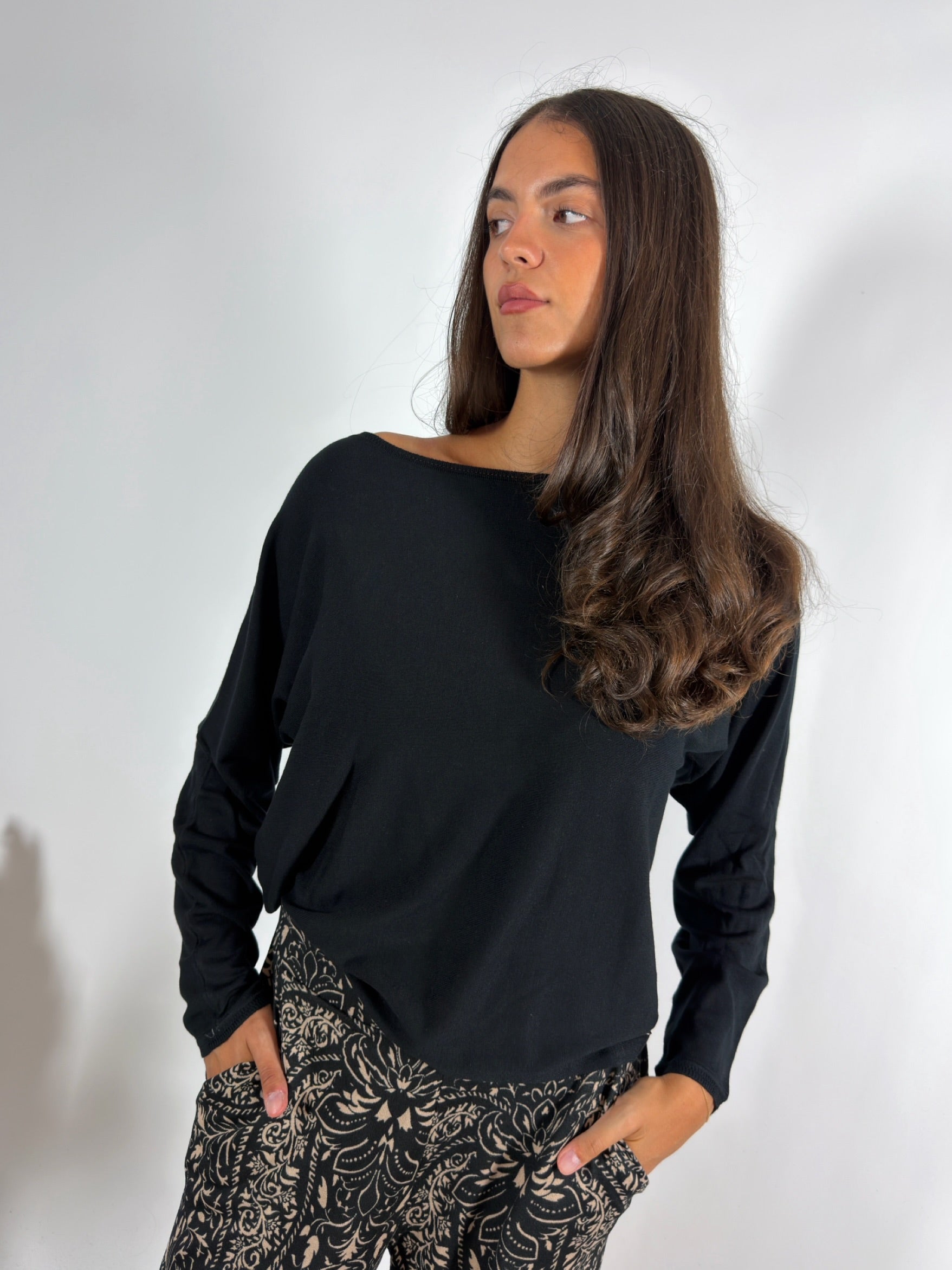 Maglia Scollo Barca Viscosa Bamboo Nero Surkana