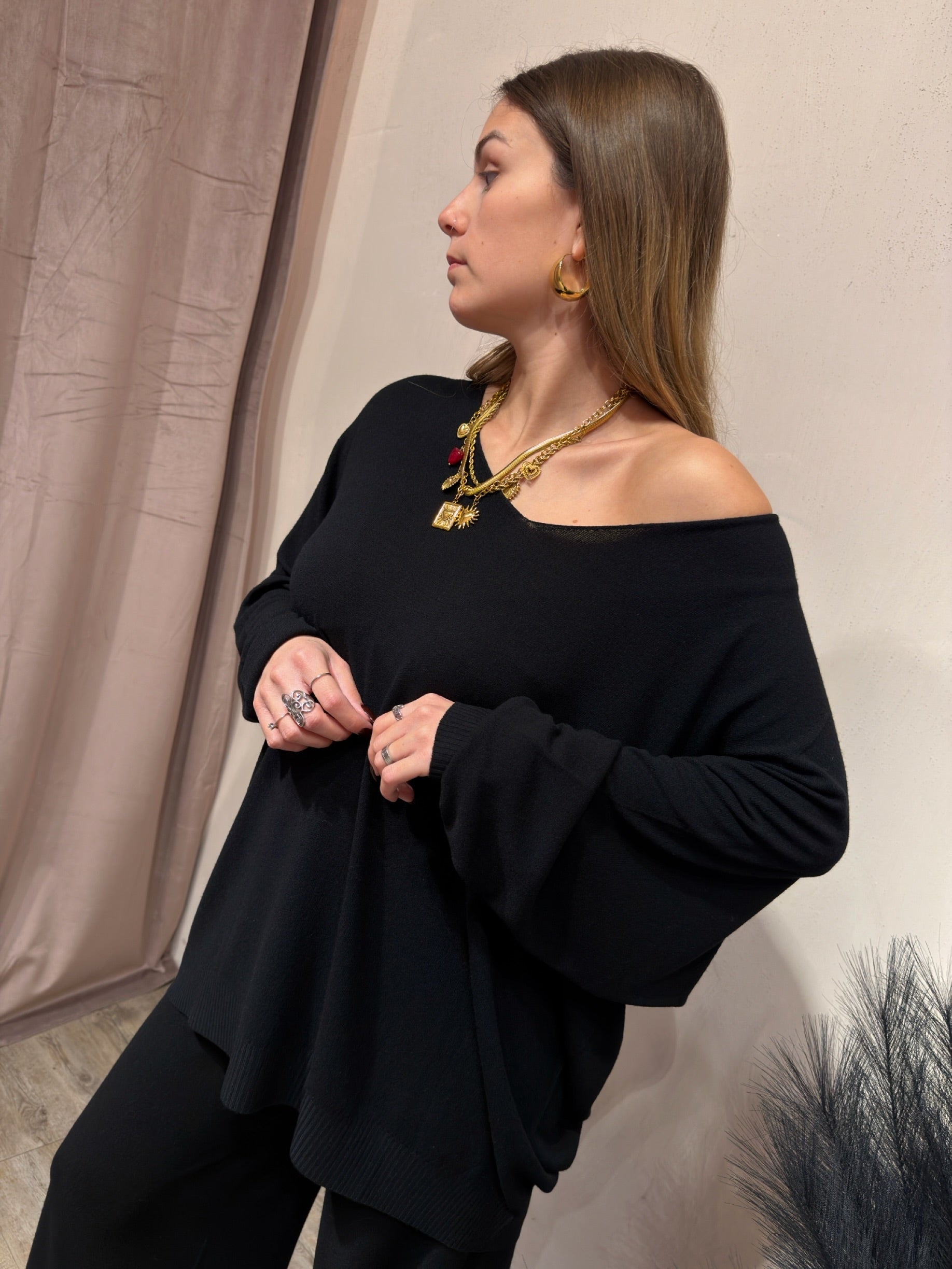 Maglia Over Scollo V Viscosa Kontatto Nero