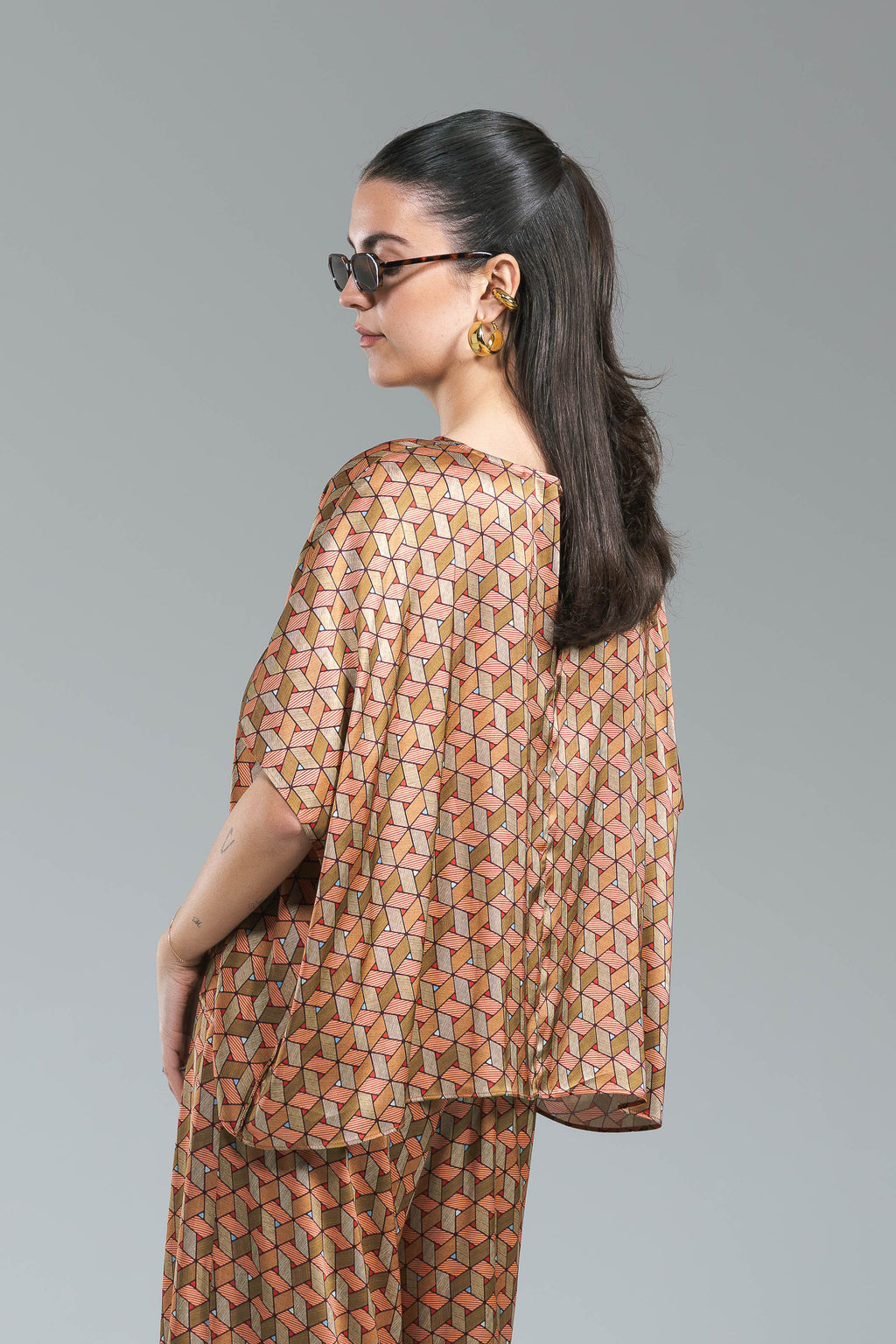 Blusa Satin Fantasia Geometrica Surkana