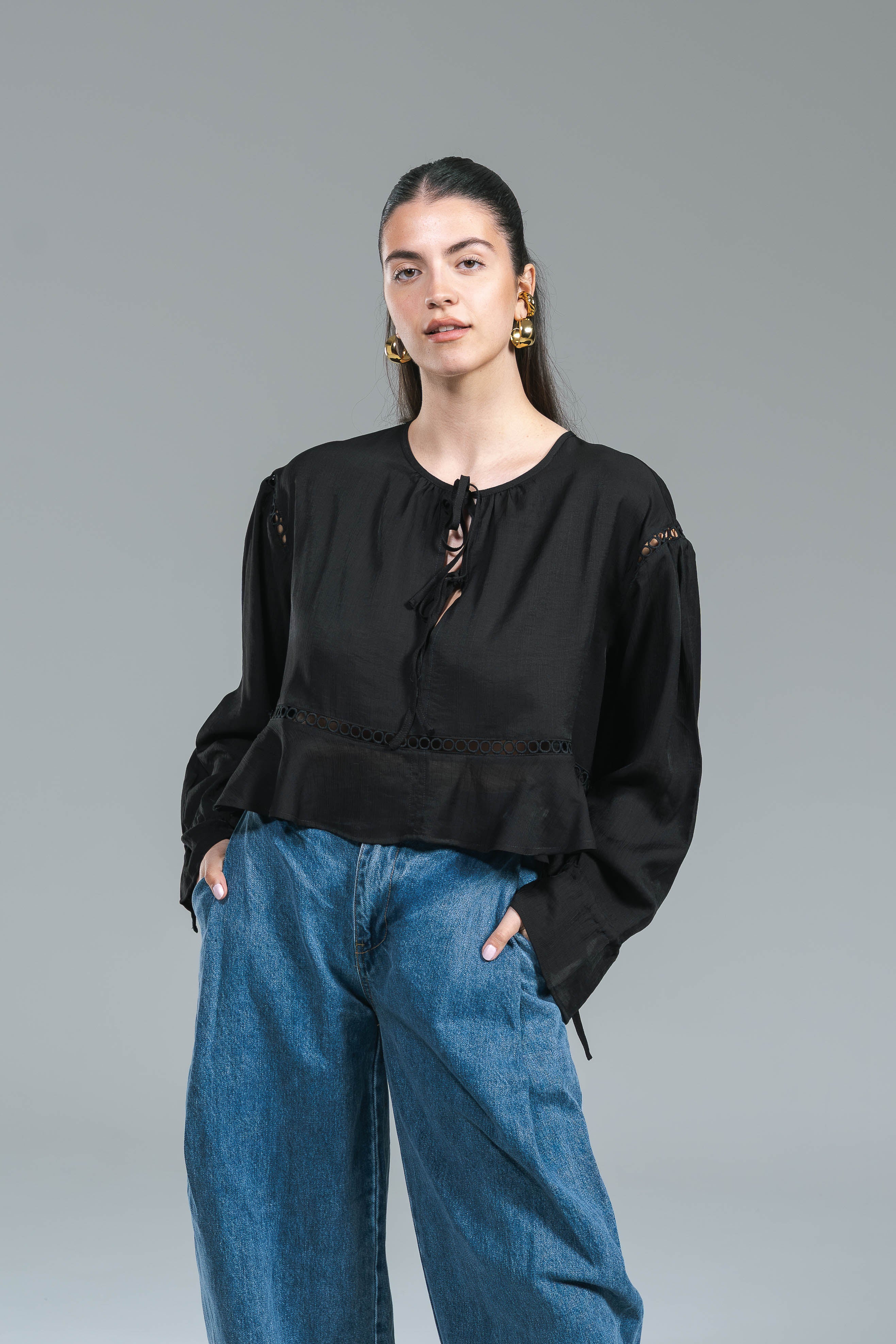 Blusa Traforata con Balza Nero 24Colours