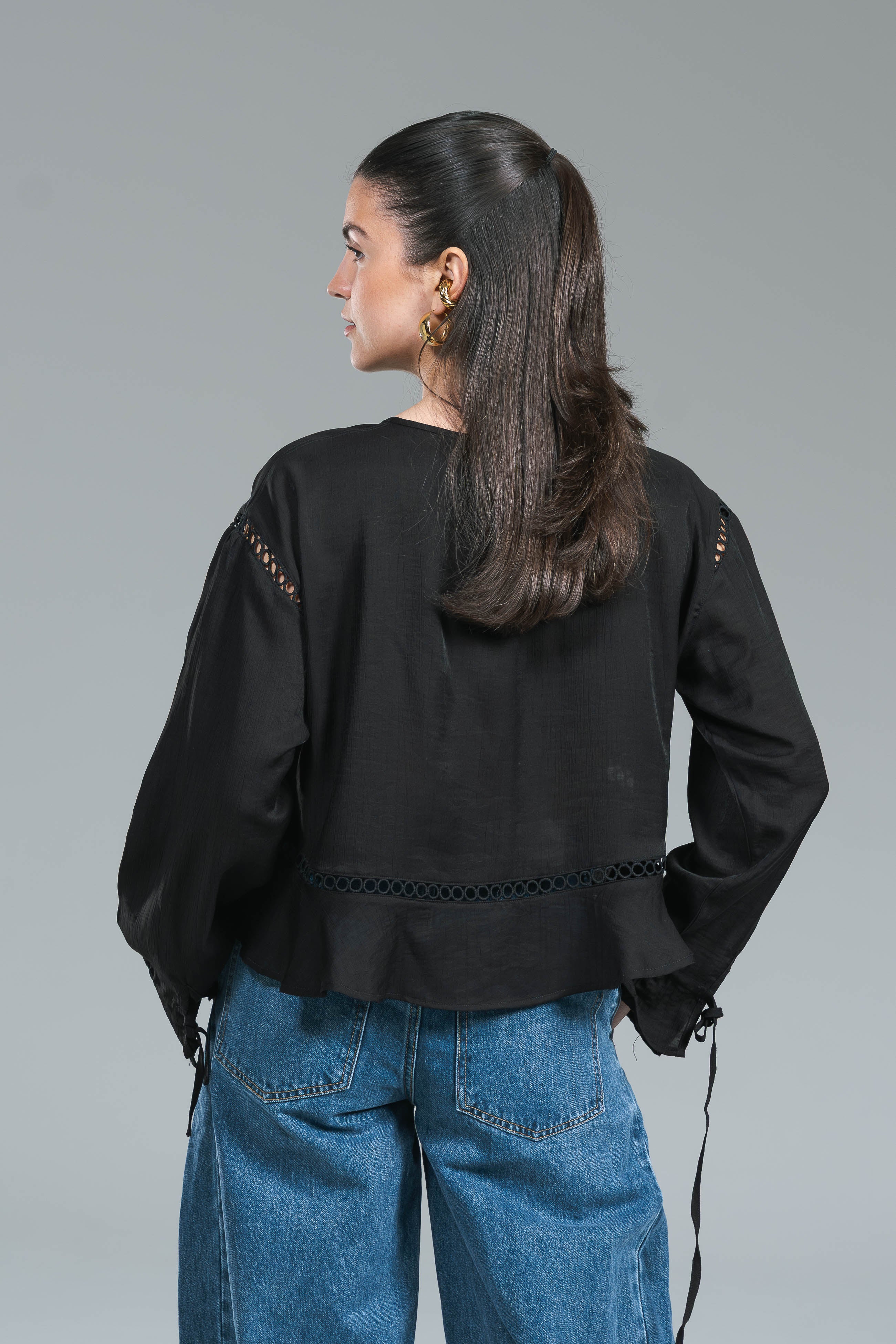 Blusa Traforata con Balza Nero 24Colours