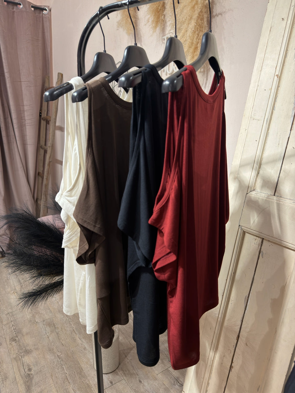 T-Shirt Cut Out Kontatto +Colori
