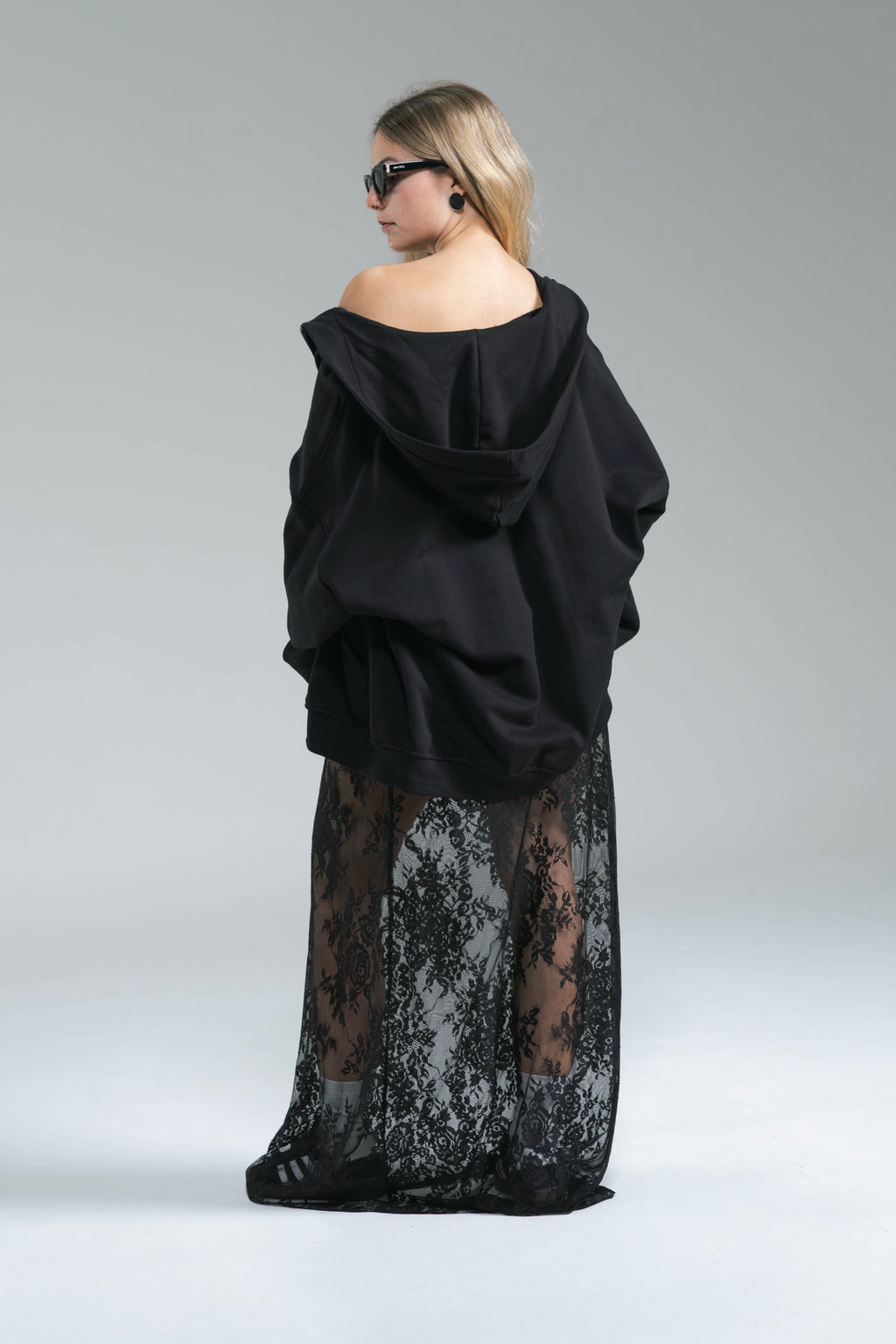 Maxi Felpa Over Cappuccio Nero kostumn1