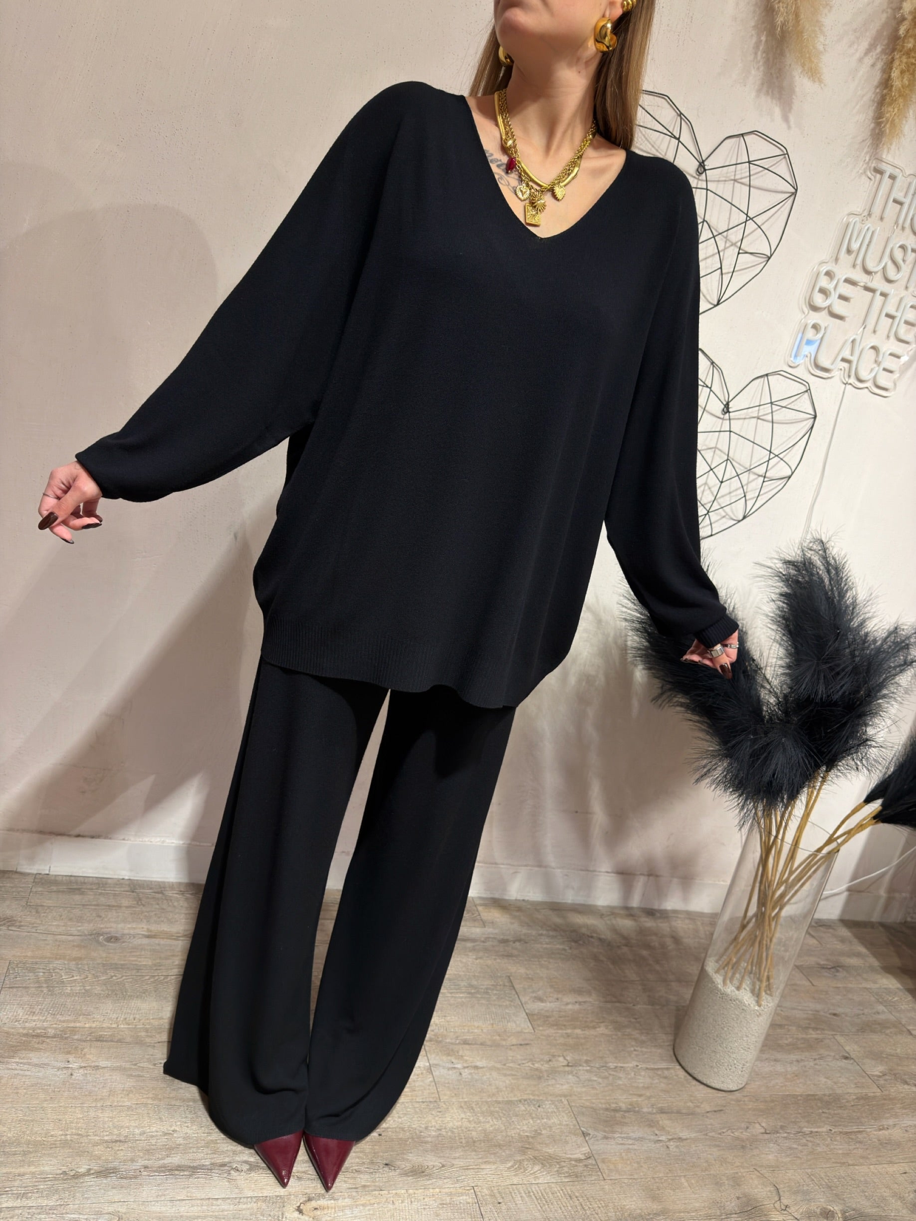 Maglia Over Scollo V Viscosa Kontatto Nero