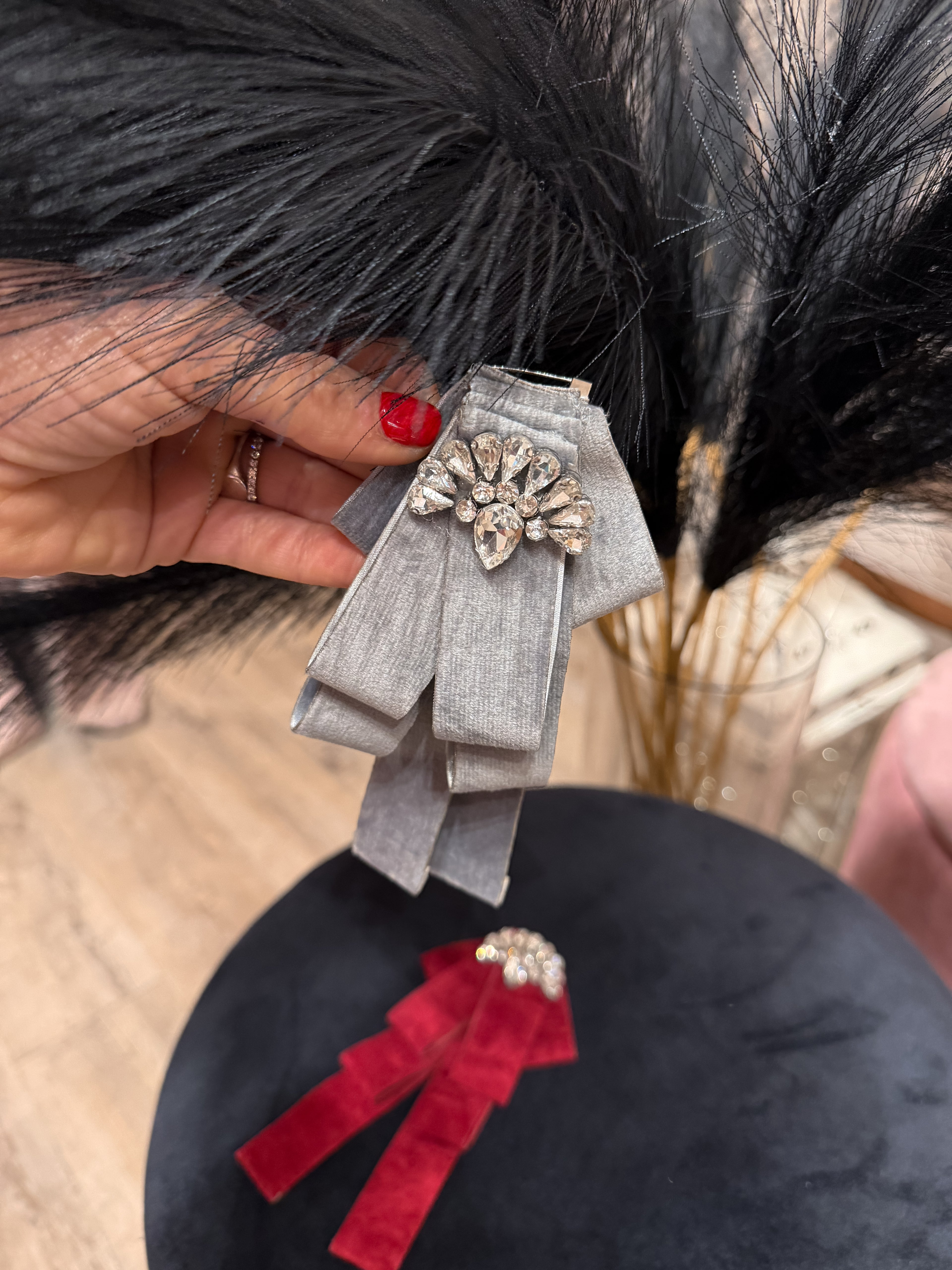 Spilla Fiocco/Pietre Kostumn1 +colori