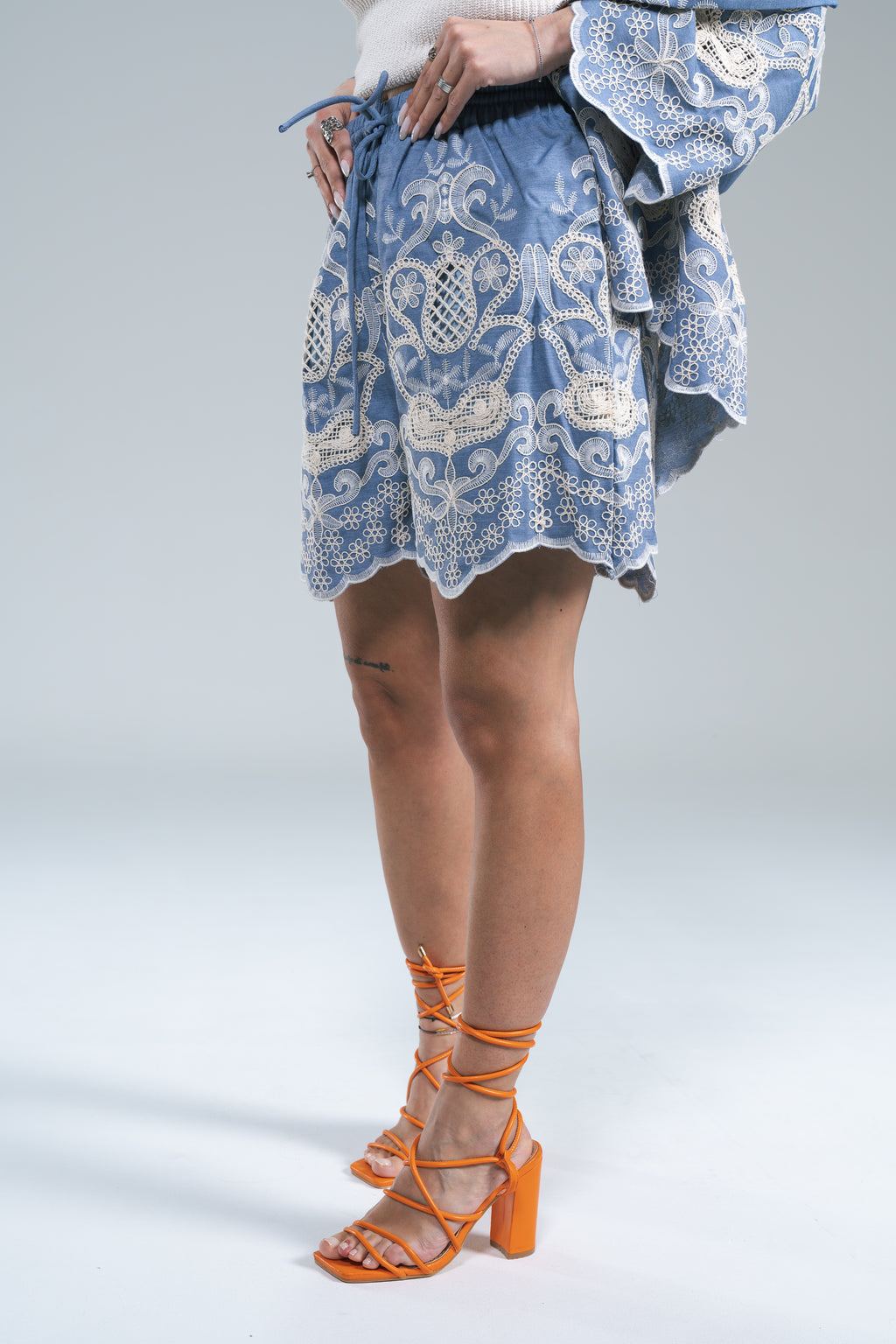 Bermuda Ricamo Crochet Azzurro Glamorous