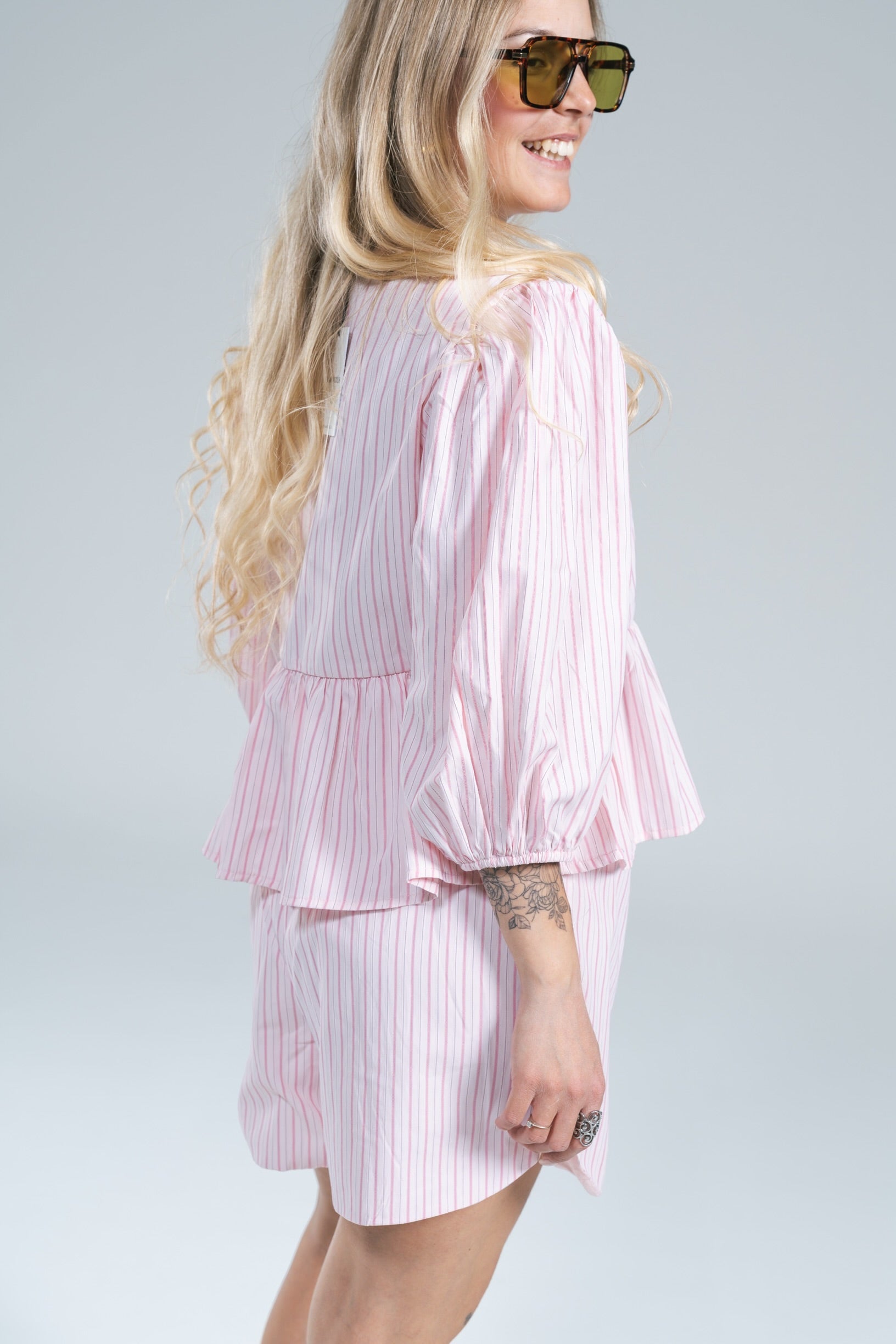 Coordinato Fiocchetti Gessato Rosa Glamorous