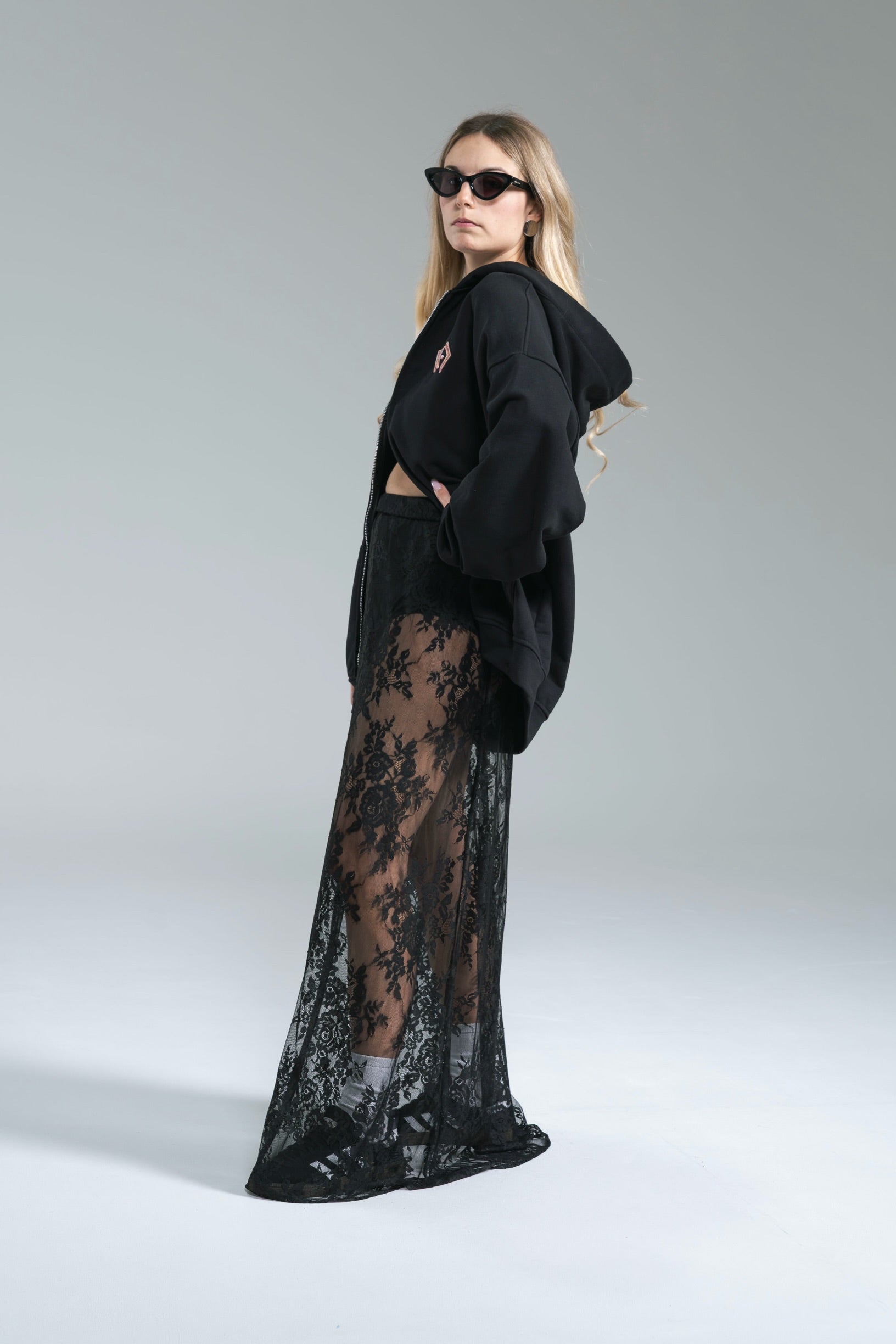 Maxi Felpa Over Cappuccio Nero kostumn1