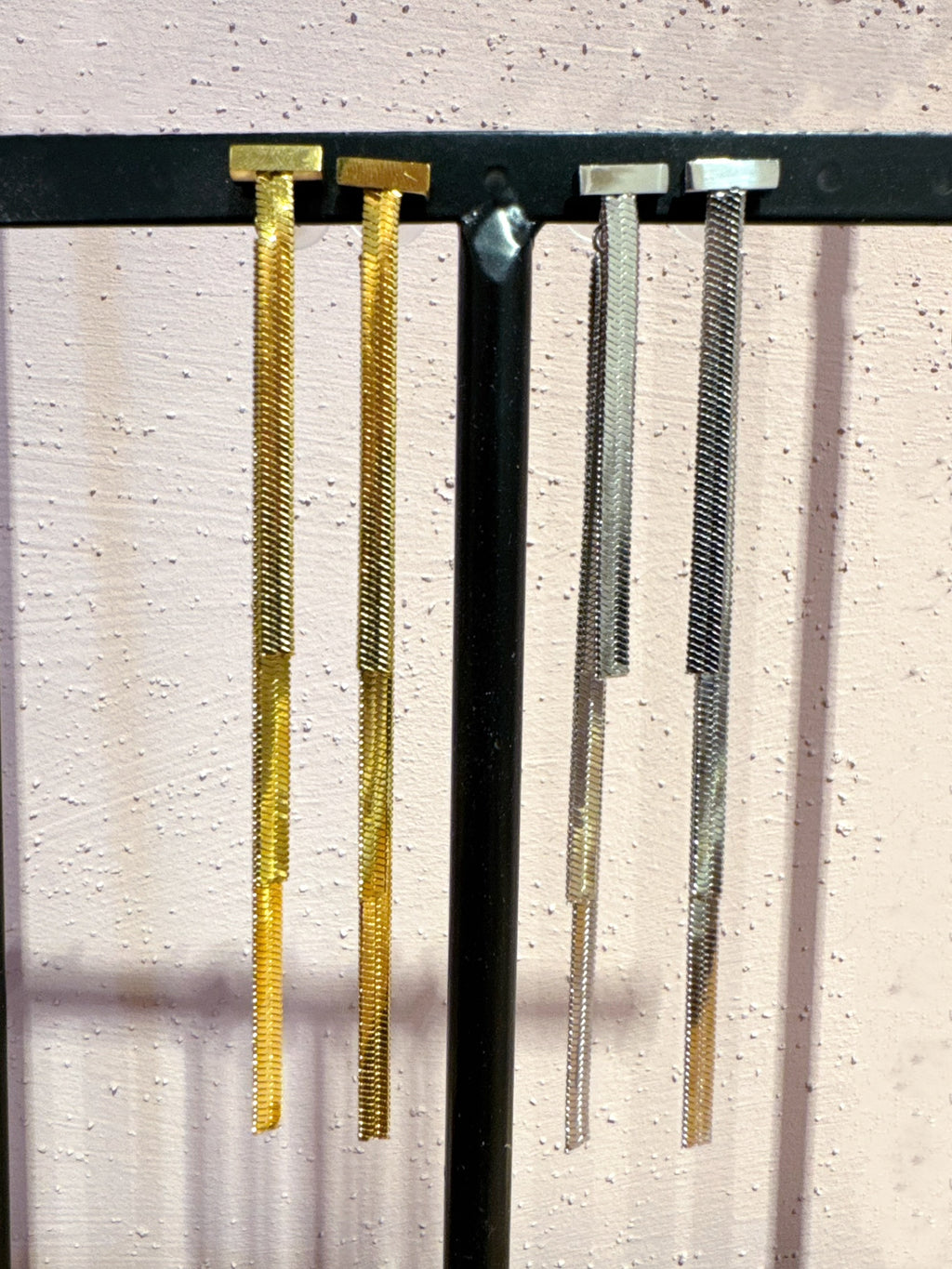 Orecchino Pendente Fili Asimmetrici +Colori