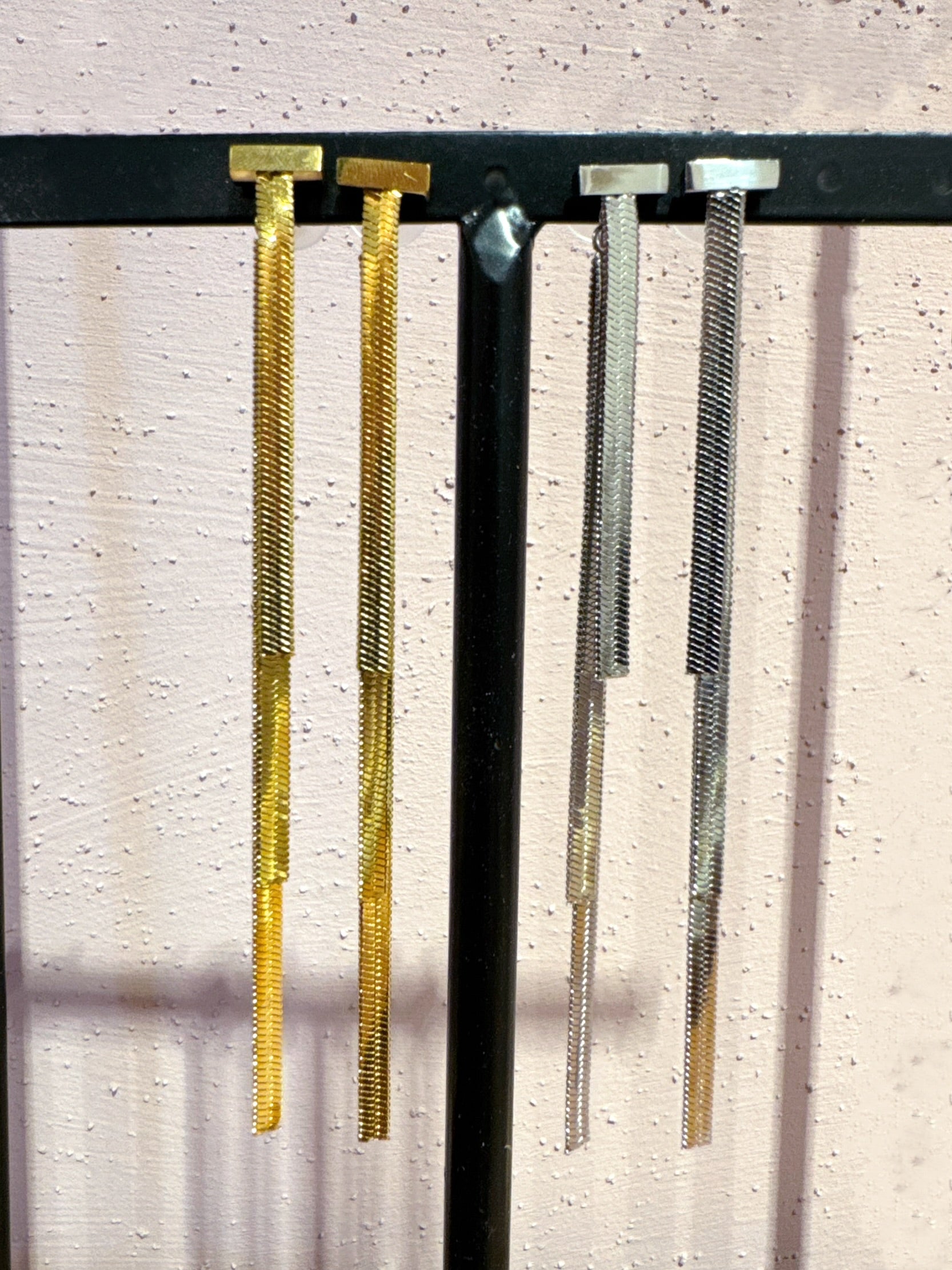 Orecchino Pendente Fili Asimmetrici +Colori
