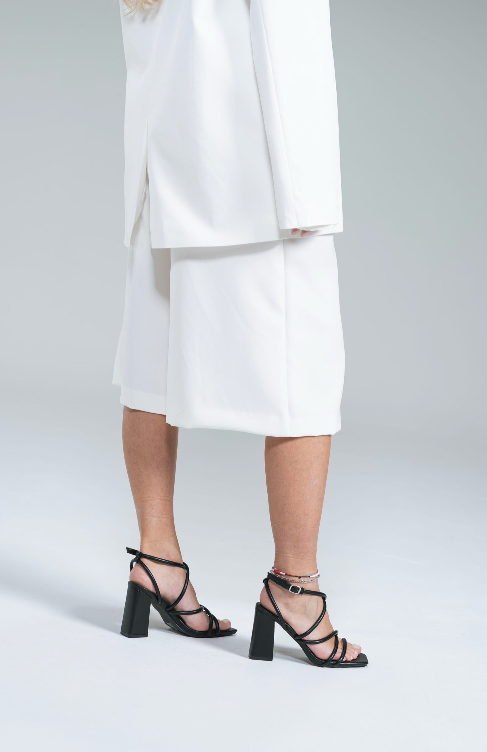 Bermuda Elegance Kostumn1 Bianco