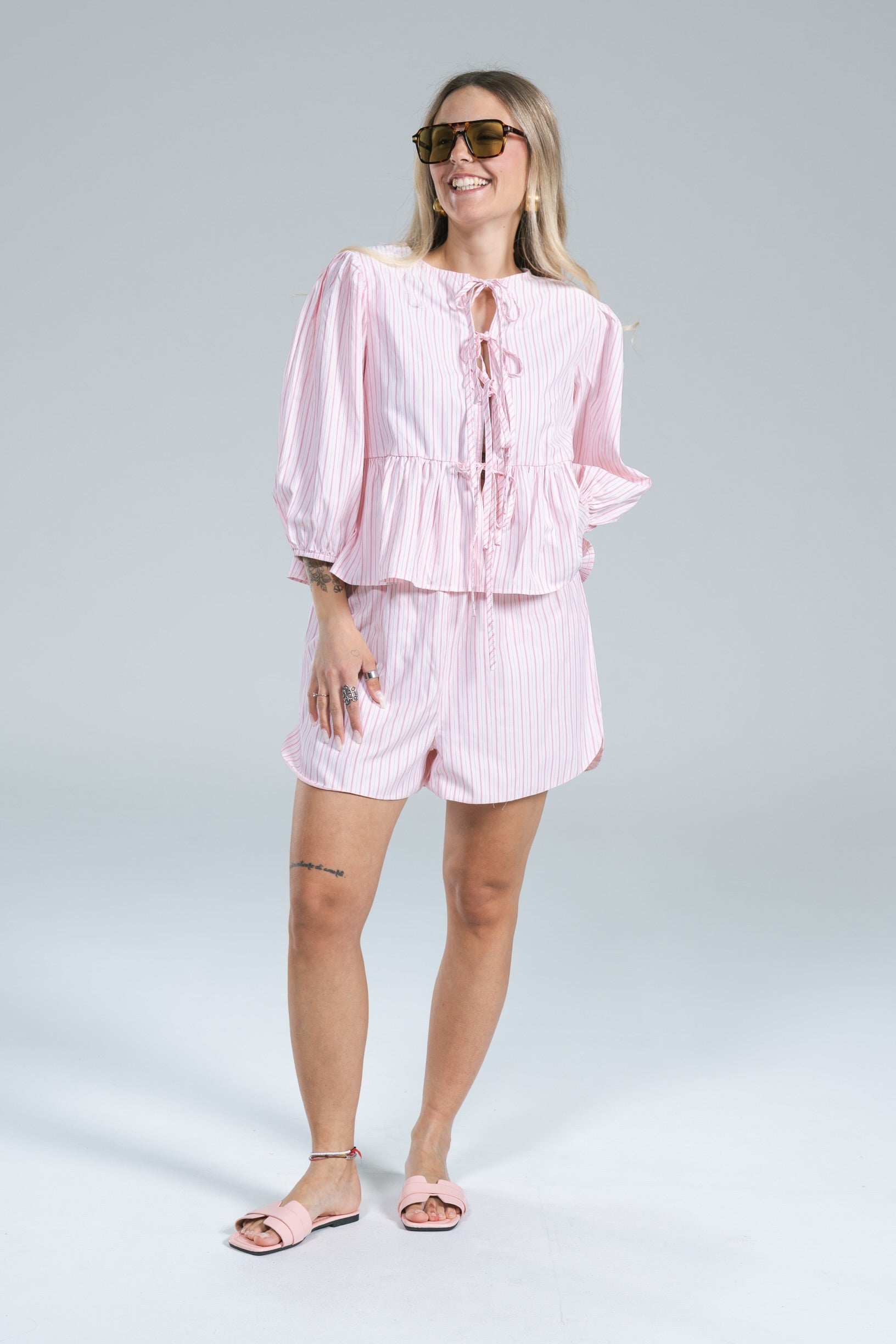 Coordinato Fiocchetti Gessato Rosa Glamorous
