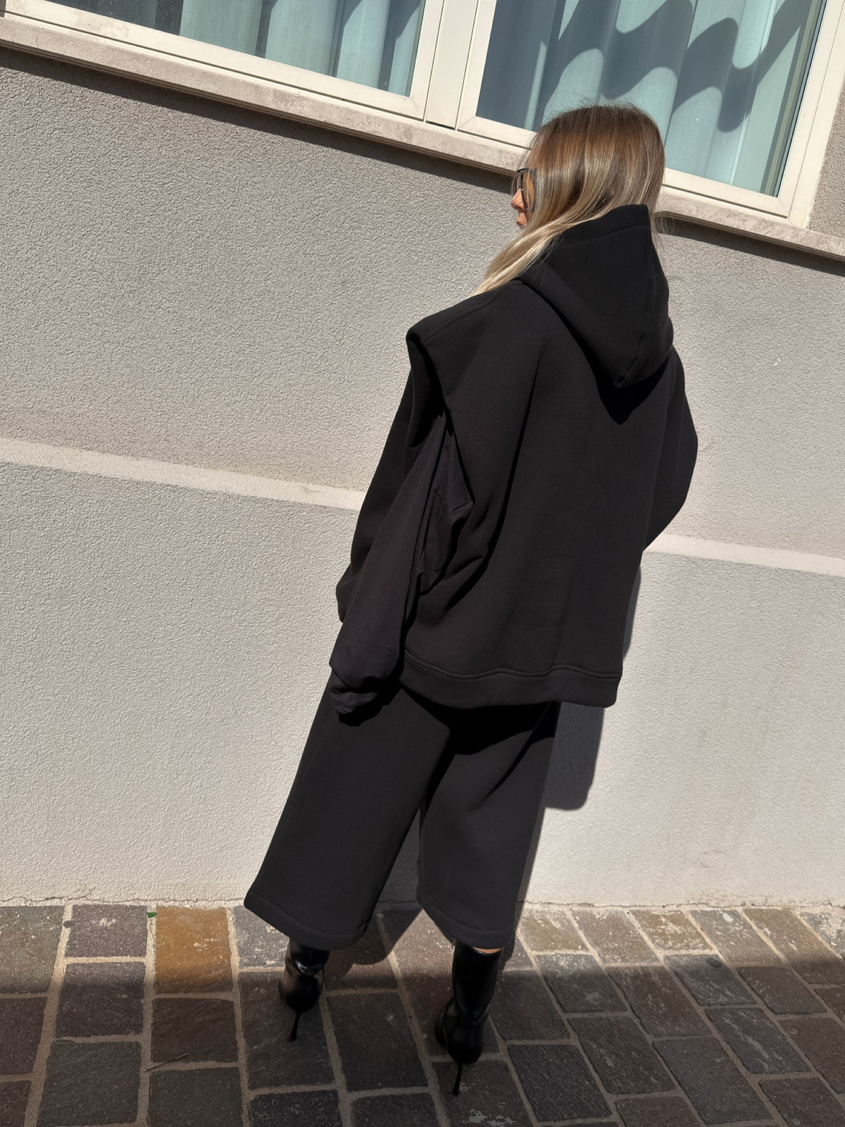 Maxi Felpa Gilet con T-Shirt Nero Sporty Kostumn1