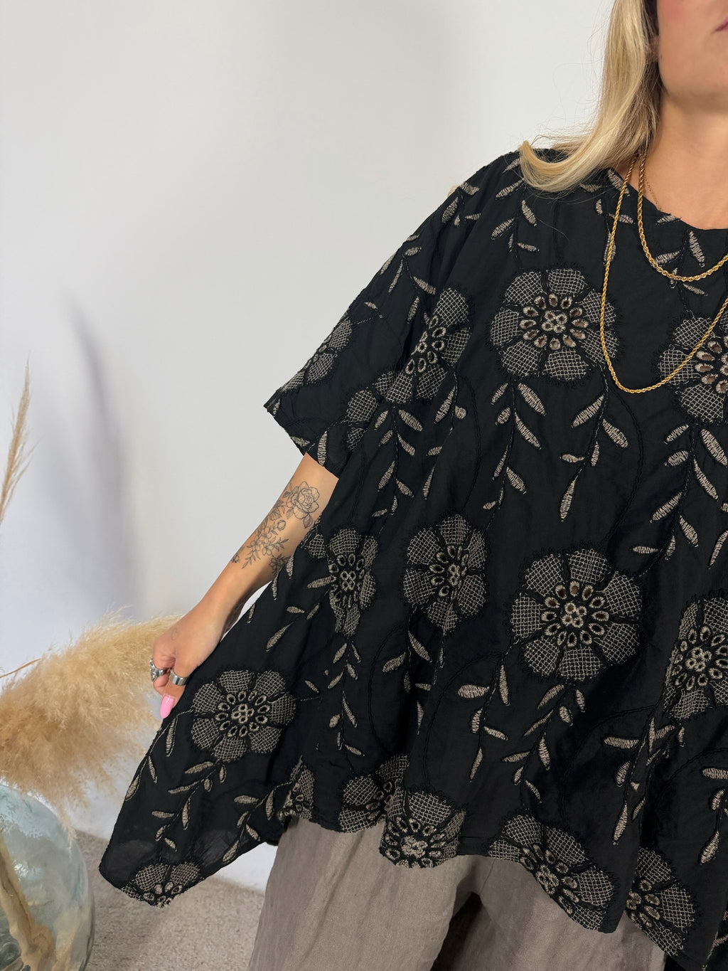 Maxi Casacca Ricamata Pizzo Sangallo Nero/Taupe Miranda