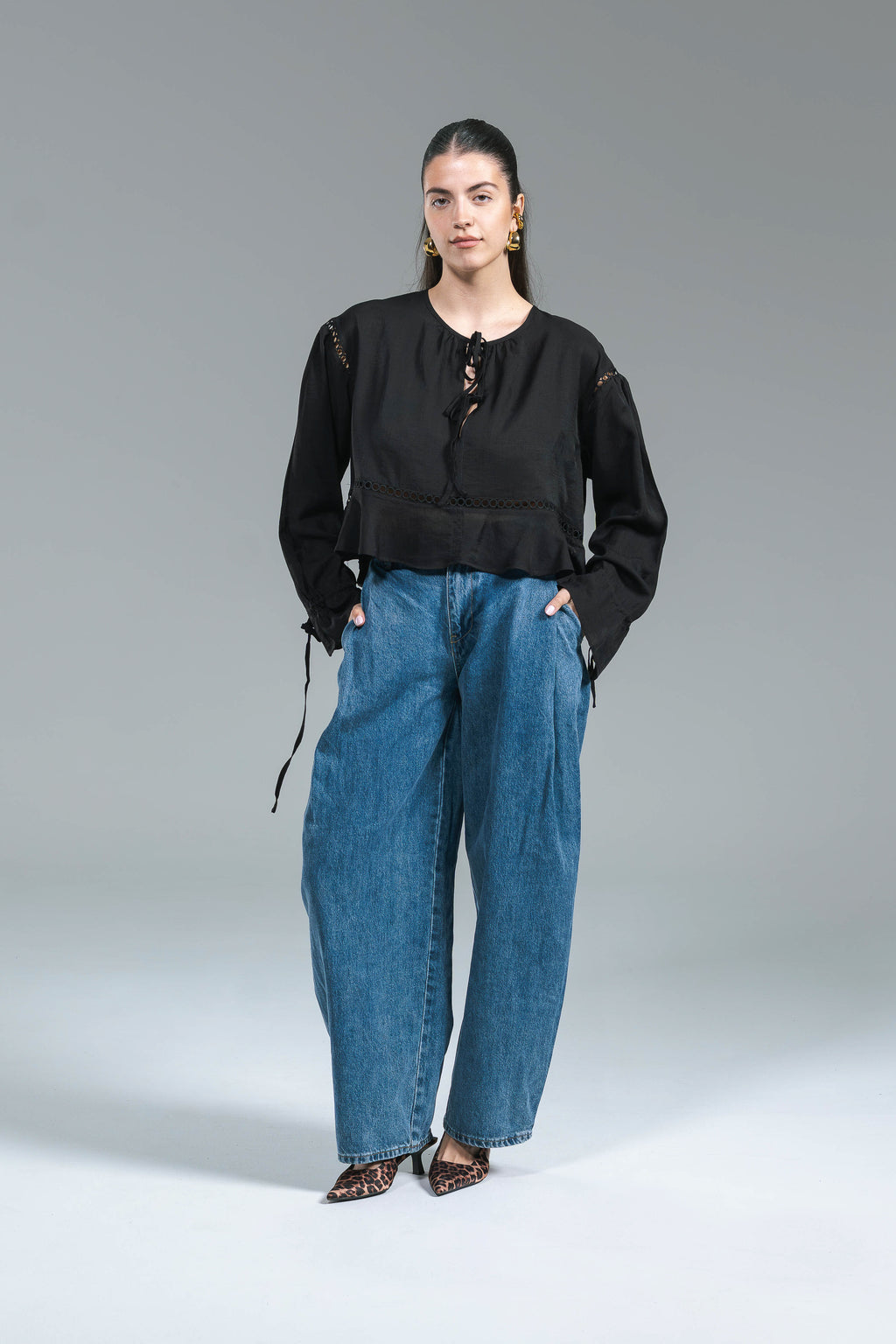 Blusa Traforata con Balza Nero 24Colours